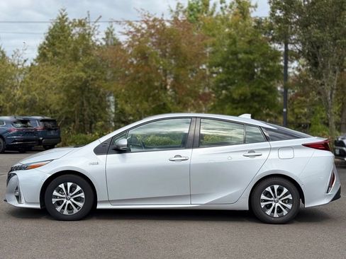 Used 2021 Toyota Prius Prime Limited FWD image 2
