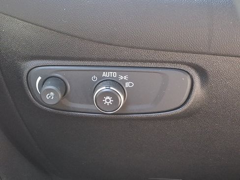 Used 2019 Chevrolet Equinox LT FWD image 23