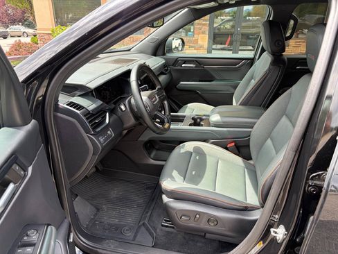 Used 2024 GMC Acadia AT4 w/ Luxury Package AWD/4WD image 4