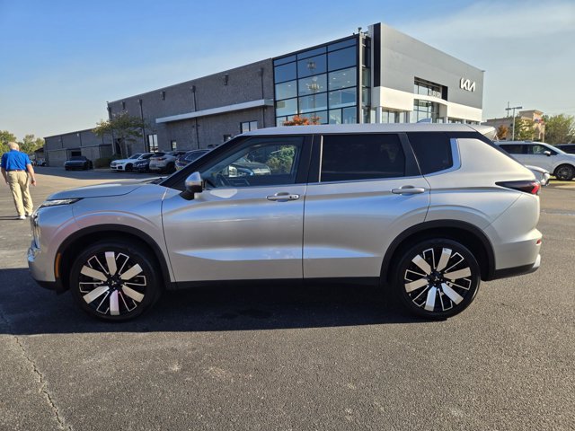 Used 2025 Mitsubishi Outlander SE AWD/4WD image 11