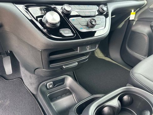 New 2026 Chrysler Pacifica Select image 25