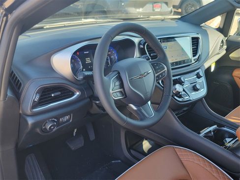 New 2026 Chrysler Pacifica Pinnacle image 7
