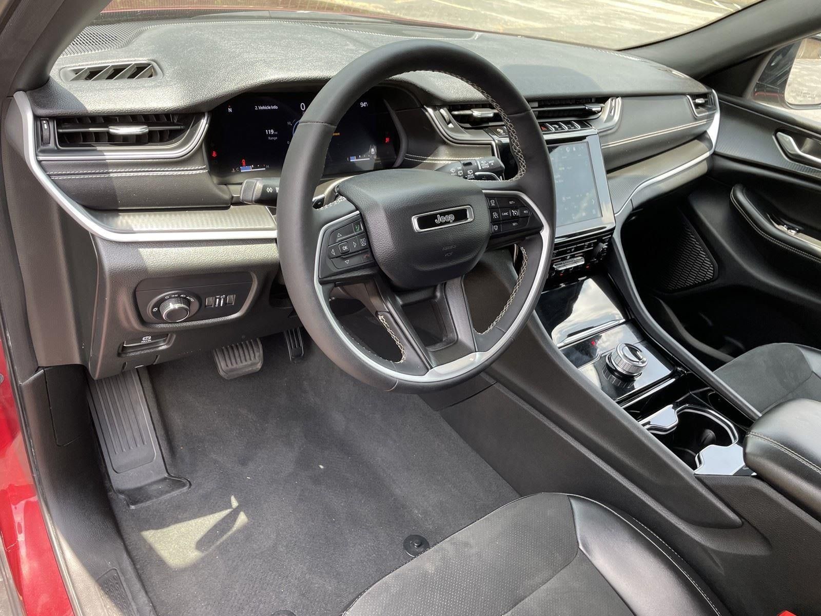 Used 2023 Jeep Grand Cherokee Altitude AWD/4WD image 16