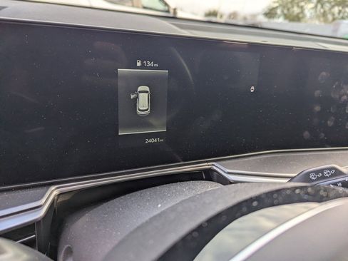 Used 2025 Kia Sorento LX image 8