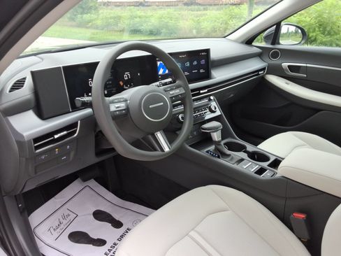 Used 2026 Hyundai Sonata SE FWD image 26