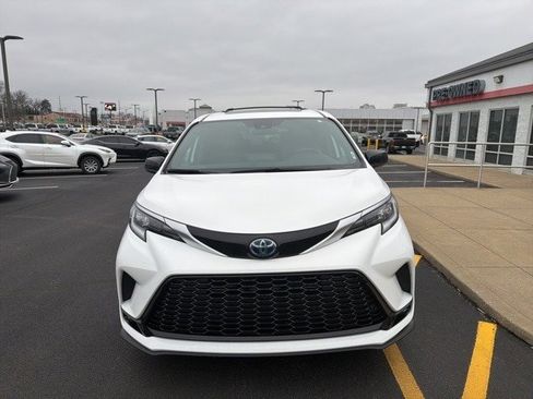 Certified 2023 Toyota Sienna XSE w/ XSE Plus Package image 11
