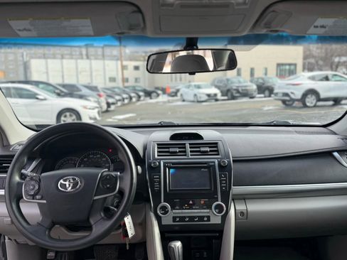 Used 2012 Toyota Camry L image 14