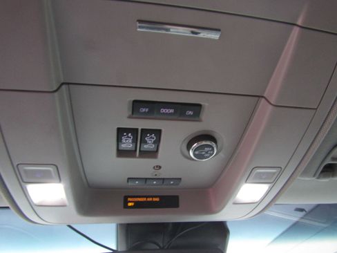 Used 2019 Chevrolet Tahoe LT image 34