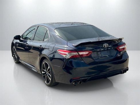 Used 2018 Toyota Camry XSE image 7