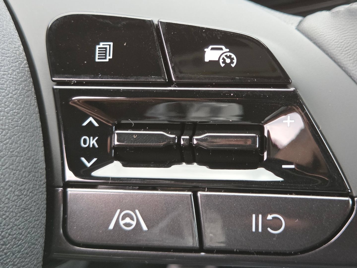 New 2026 Hyundai Elantra Sport FWD image 30