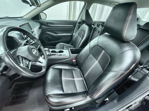 Used 2024 Nissan Altima 2.5 SR image 18