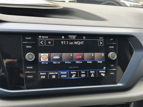 Certified 2022 Volkswagen Taos SE w/ Panoramic Sunroof Package image 26