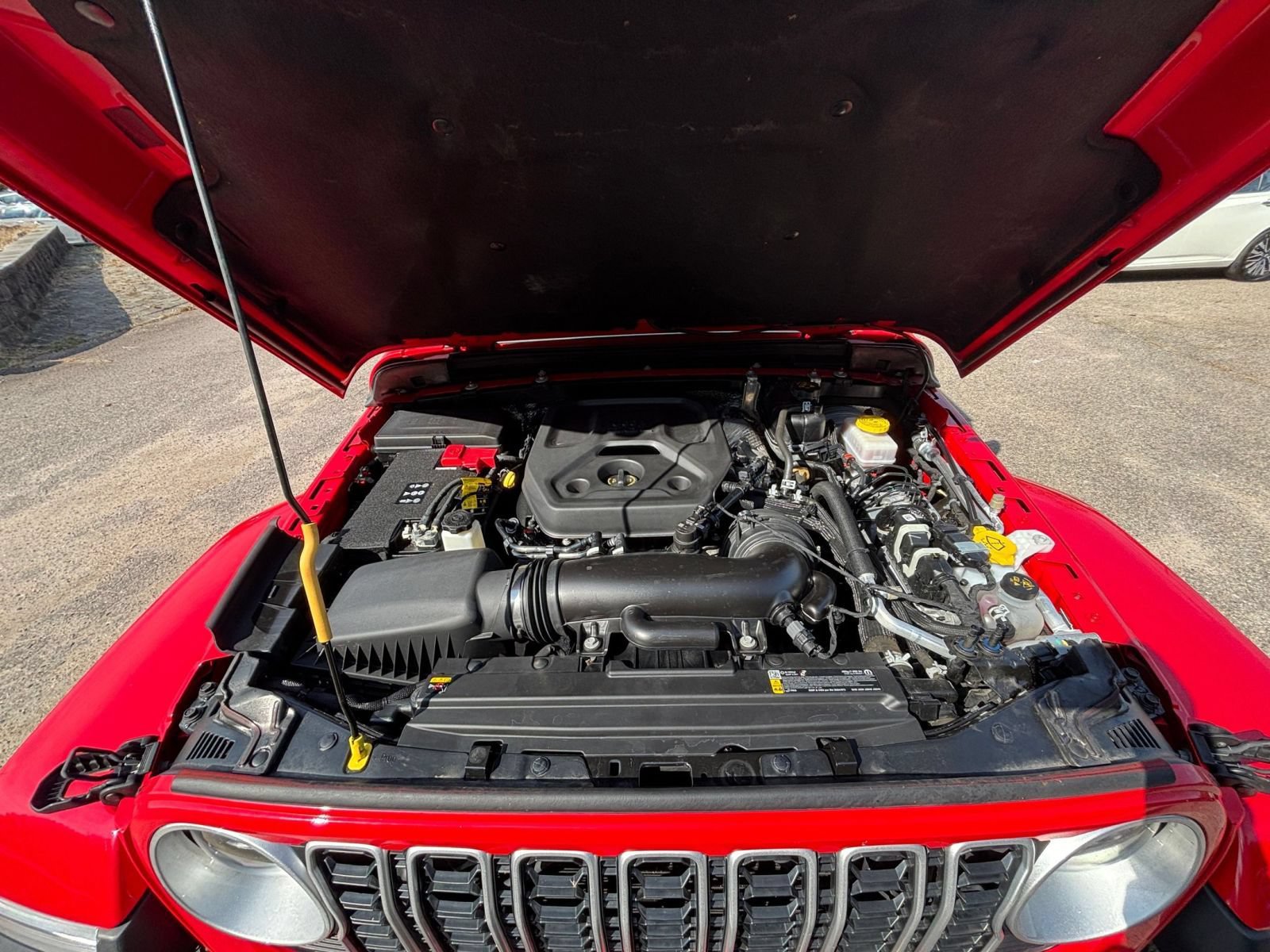 Used 2025 Jeep Wrangler Unlimited Sahara AWD/4WD image 31