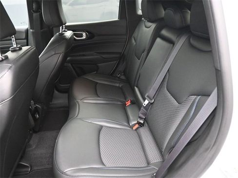 New 2026 Jeep Compass Latitude image 18