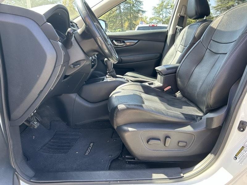 Used 2017 Nissan Rogue SL w/ SL Premium Package FWD image 6