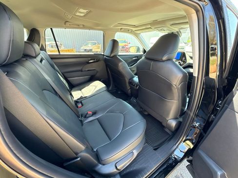 Used 2026 Toyota Highlander XLE AWD/4WD image 18