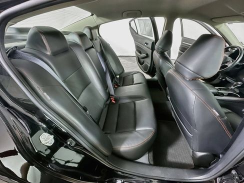 Used 2023 Nissan Altima 2.5 SR FWD image 12