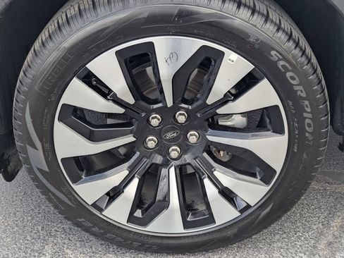 Used 2026 Ford Explorer Platinum w/ LUX Leather Package AWD/4WD image 13