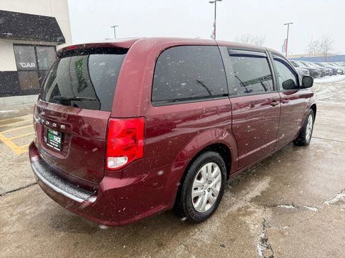 Used 2018 Dodge Grand Caravan SE w/ UConnect Hands-Free Group image 15