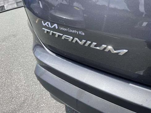 Used 2021 Ford Edge Titanium w/ Equipment Group 301A FWD image 8