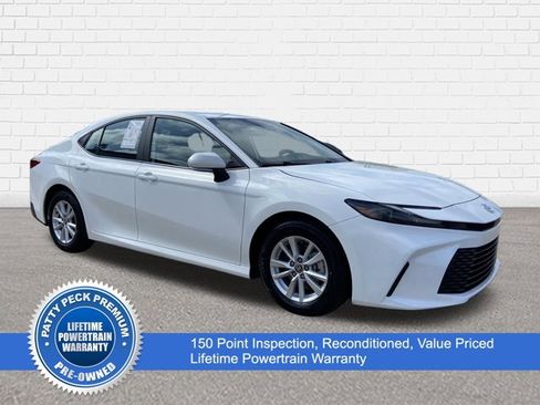 Used 2025 Toyota Camry LE image 1