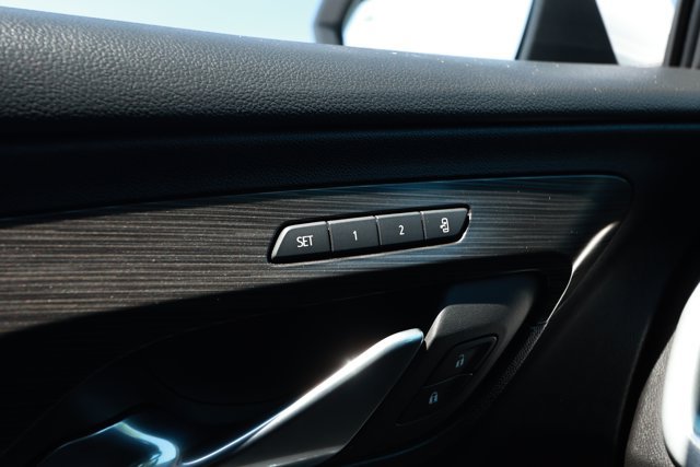 Used 2022 GMC Terrain SLT w/ Infotainment Package II FWD image 23
