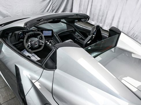 Used 2024 Chevrolet Corvette Stingray Preferred Conv w/ Z51 Performance Package RWD image 73