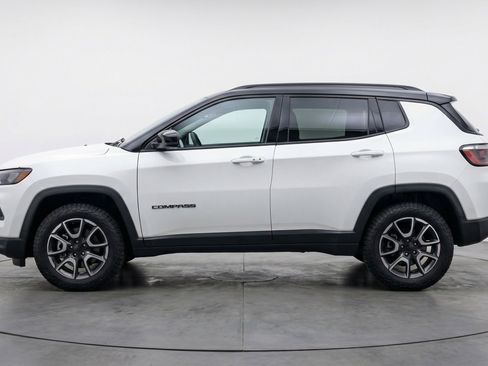 Used 2025 Jeep Compass Trailhawk AWD/4WD image 5