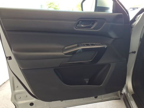 Used 2025 Nissan Pathfinder SV AWD/4WD image 4