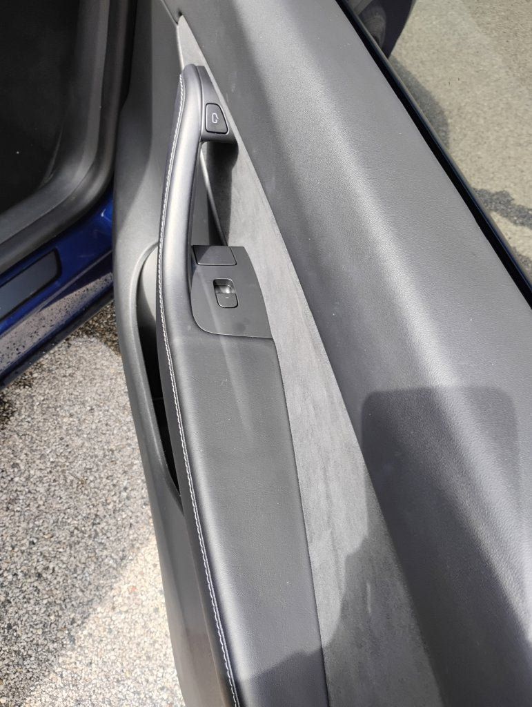 Used 2022 Tesla Model Y Long Range AWD/4WD image 25