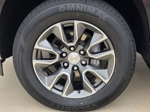Used 2024 Chevrolet Silverado 1500 LT AWD/4WD image 11
