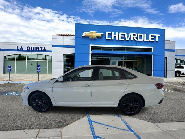 Used 2024 Volkswagen Jetta SE w/ Panoramic Sunroof Package FWD image 5