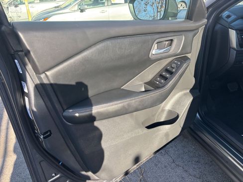 Used 2025 Nissan Rogue SV image 18