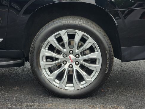 Used 2024 GMC Yukon XL Denali image 10