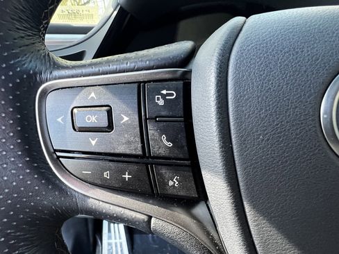 Used 2025 Lexus ES 350 F Sport w/ Accessory Package (Z1) image 19