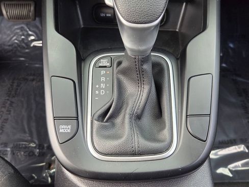 Used 2025 Kia Soul LX FWD image 19