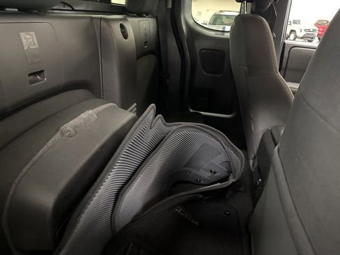 Used 2023 Nissan Frontier SV w/ SV Convenience Package image 12