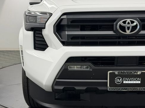 Used 2026 Toyota Tacoma SR5 AWD/4WD image 9
