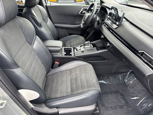 Used 2024 Mitsubishi Outlander SE image 16