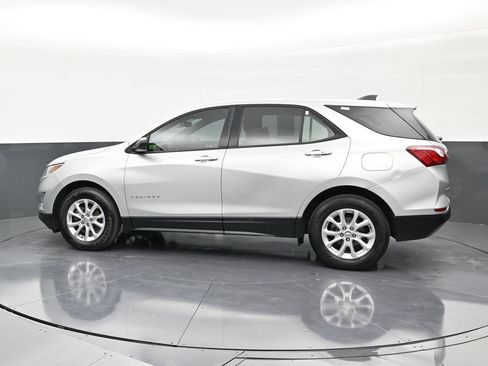 Used 2019 Chevrolet Equinox LS FWD image 2