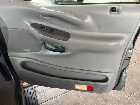 Used 1999 Ford Expedition XLT image 18