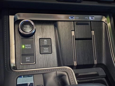 Used 2025 Lexus GX 550 w/ Accessory Package (31) AWD/4WD image 20