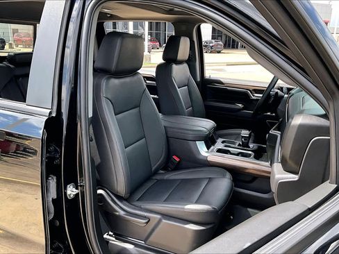 Used 2025 Chevrolet Silverado 1500 LT Trail Boss w/ Convenience Package II image 9