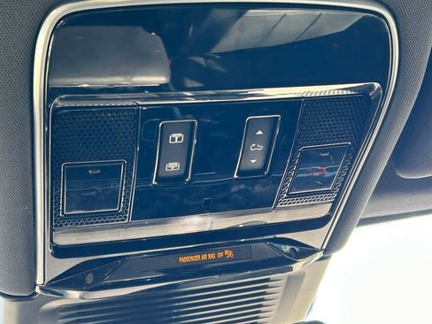 Used 2023 Land Rover Range Rover Sport SE Dynamic image 21