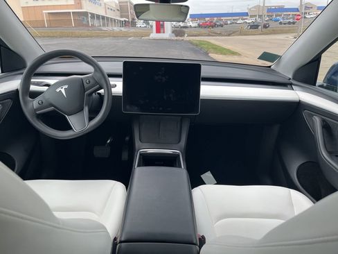 Used 2023 Tesla Model Y Long Range image 23