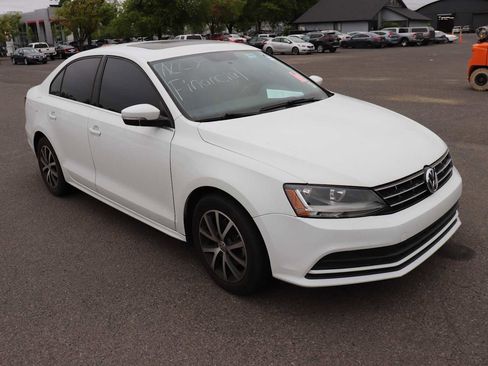 Used 2018 Volkswagen Jetta SE FWD image 3