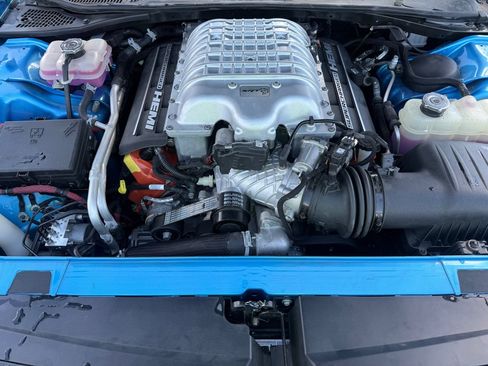 Used 2016 Dodge Challenger SRT Hellcat RWD image 5