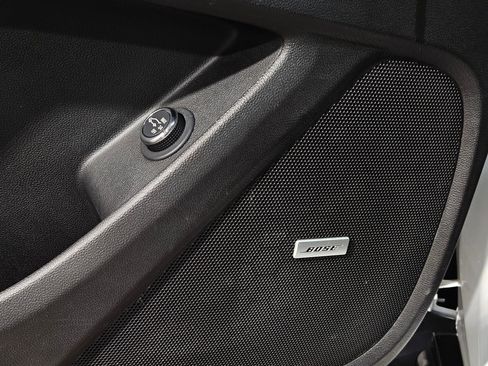 Used 2023 Chevrolet Traverse LT w/ LT Premium Package image 22