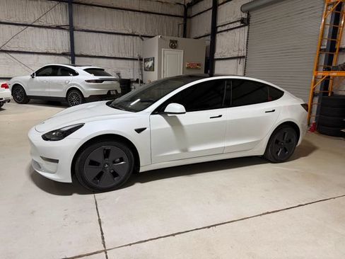 Used 2023 Tesla Model 3 Standard Range RWD image 1