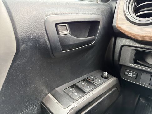 Used 2019 Toyota Tacoma SR5 image 24